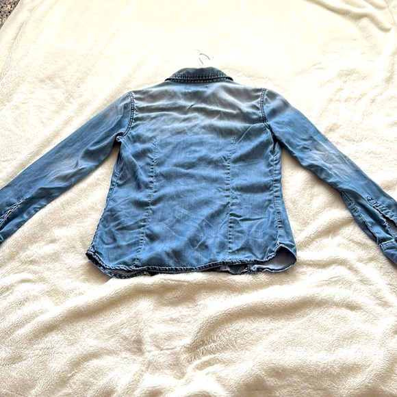 XS | GUESS Denim Button Down - Picture 3 of 6
